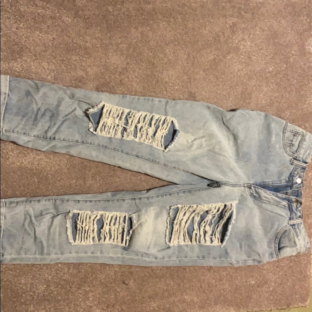 Light wash Destroyed Jeans